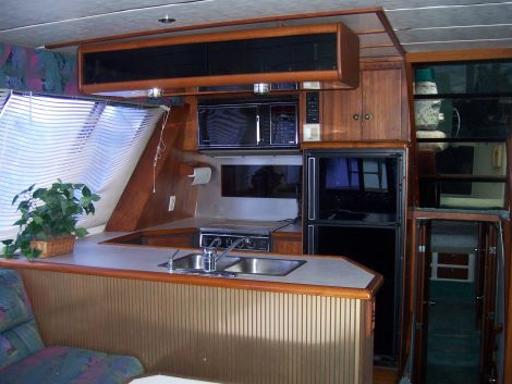 Used Bayliner Yachts For Sale  by owner | 1987 45 foot bayliner 4588