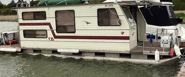 Houseboat For Sale | 1984 Prowler Fleetwood in 