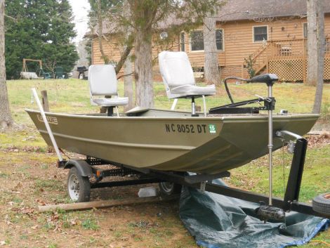 1997 14 foot Lowe Jon Fishing boat for Sale in Mint Hill, NC