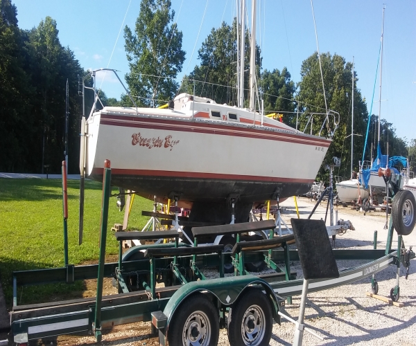 Boats For Sale in Indianapolis, Indiana by owner | 1985 26 foot Hunter Hunter sailing or diesel 