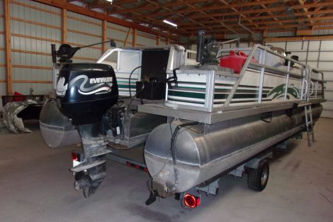 Boats For Sale in Milwaukee, Wisconsin by owner | 1999 24 foot Manitou Osprey