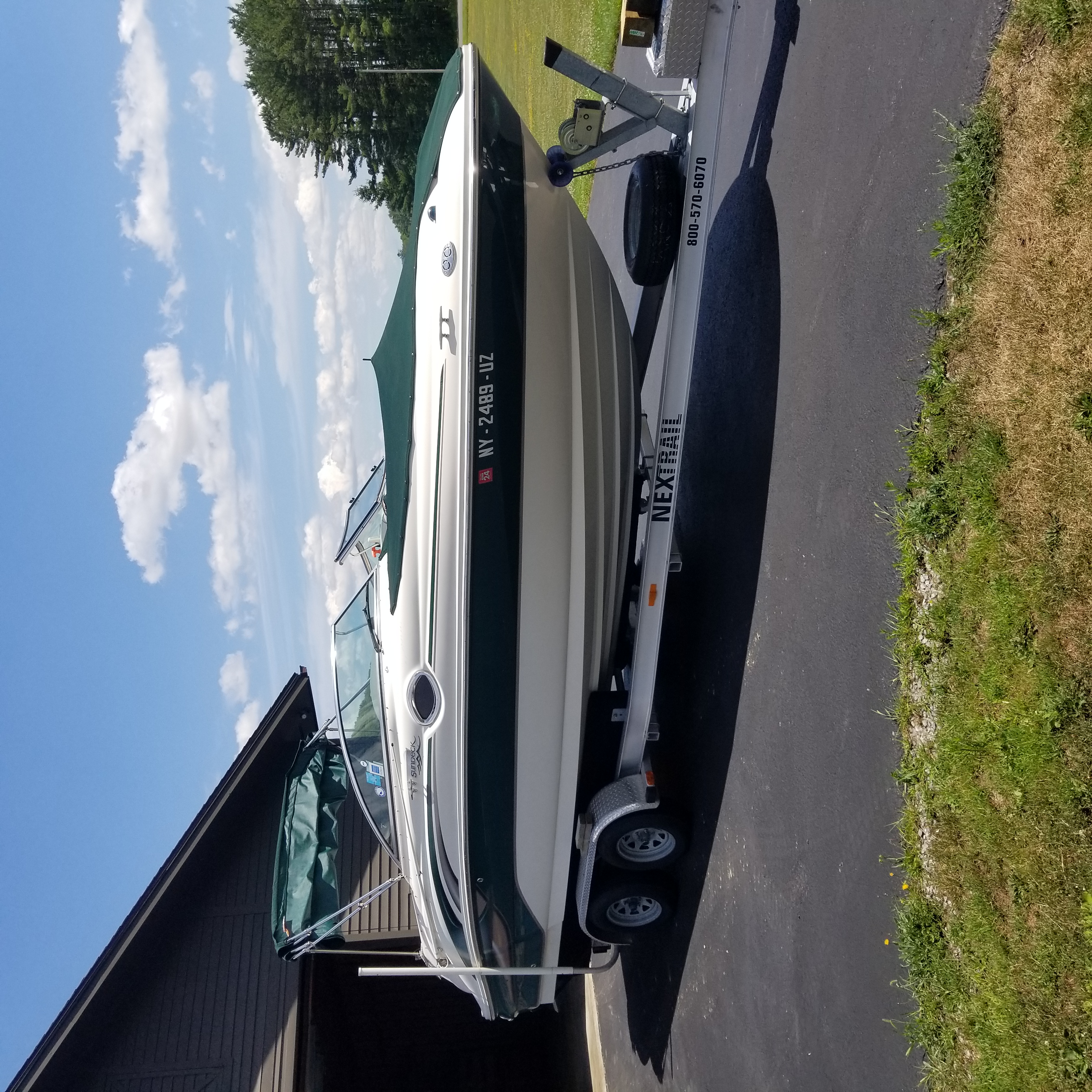 2003 Sea Ray 240 Sundeck Power boat for sale in Schoharie, NY - image 2 
