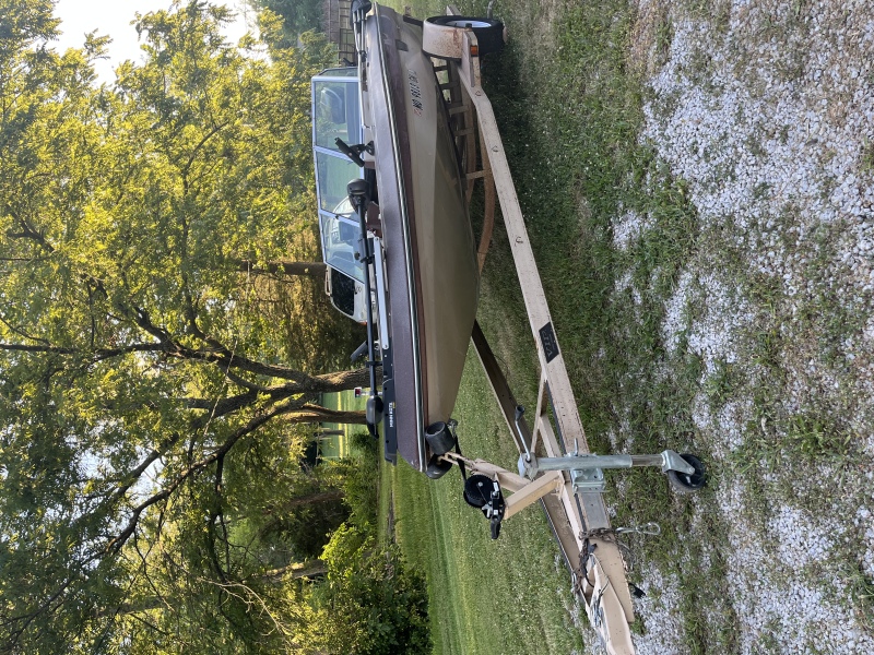 Boats For Sale by owner | 1984 19 foot VIP Fish & Ski