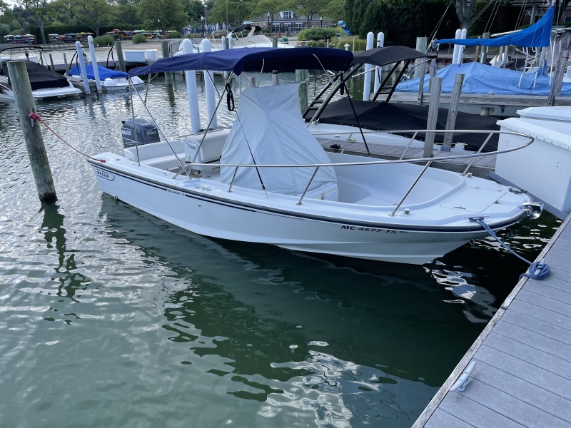 Ski Boats For Sale in Michigan by owner | 1993 21 foot Boston Whaler OUTRAGE 