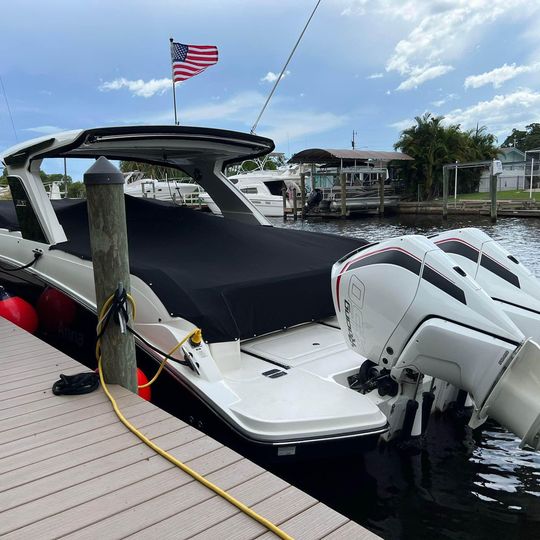 2021 Sea Ray SLX 350  R Power boat for sale in Fort Myers, FL - image 4 