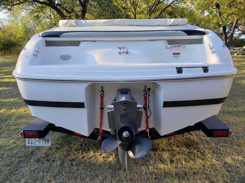 1999 Chris Craft 210 Bowrider Power boat for sale in Azle, TX - image 4 