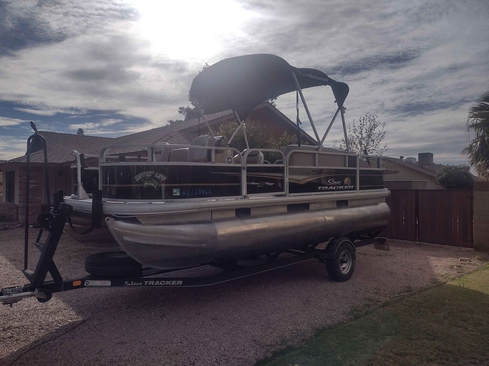 2019 Sun Tracker Bass Buggy 18 DLX Pontoon Boat for sale in Mesa, AZ - image 1 