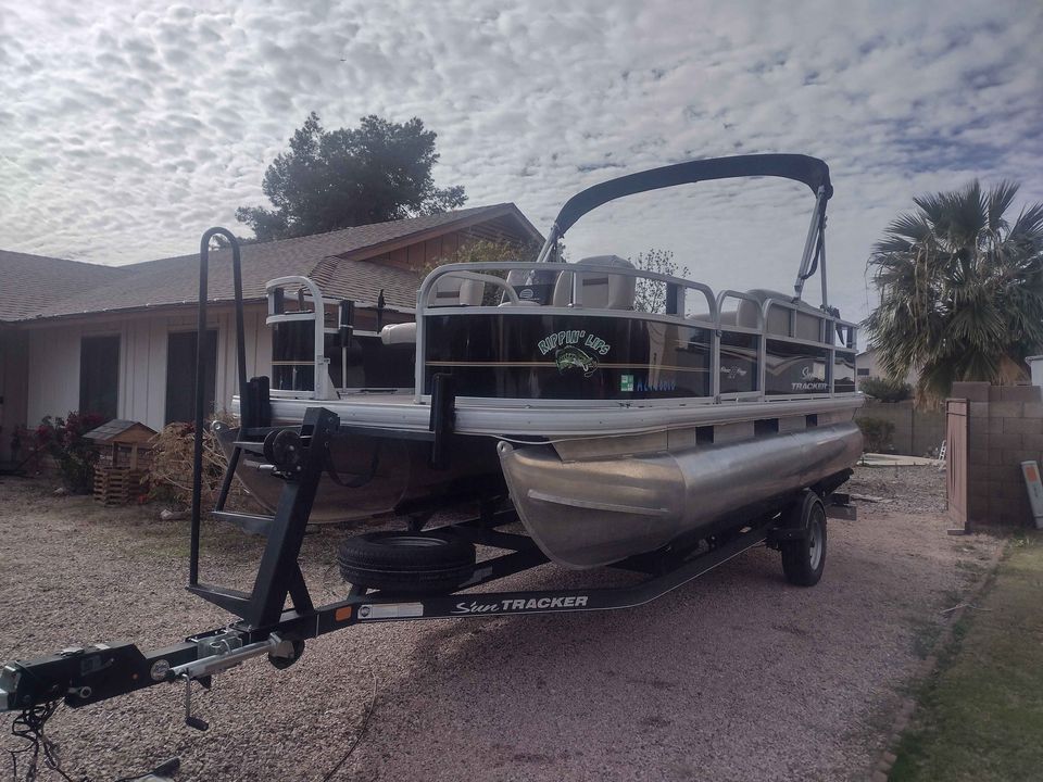 2019 Sun Tracker Bass Buggy 18 DLX Pontoon Boat for sale in Mesa, AZ - image 4 