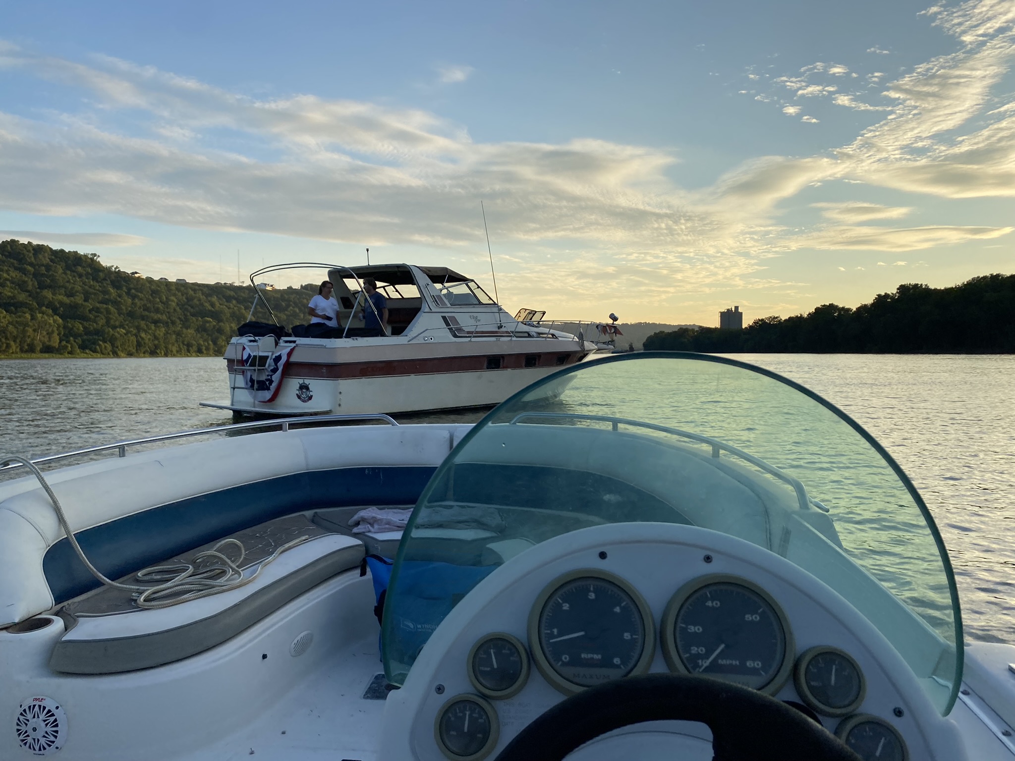 Used Deck Boats For Sale by owner | 1994 Maxum 2300SD
