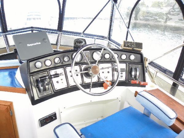 1987 Carver 3607 Power boat for sale in Newport, VT - image 3 