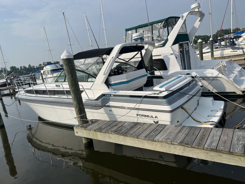 Used Power boats For Sale in Maryland by owner | 1989 Formula Cabin Cruiser 35 PC 