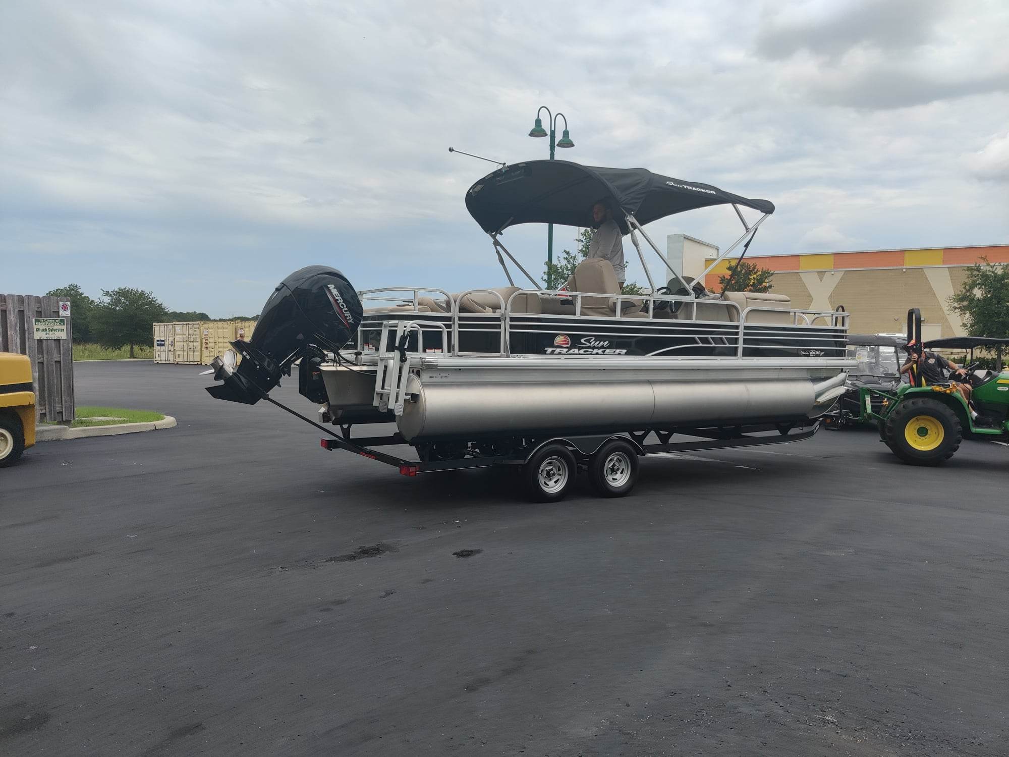 Used Fishing boats For Sale in Florida by owner | 2020 Sun Tracker Fishin' Barge 22 DLX