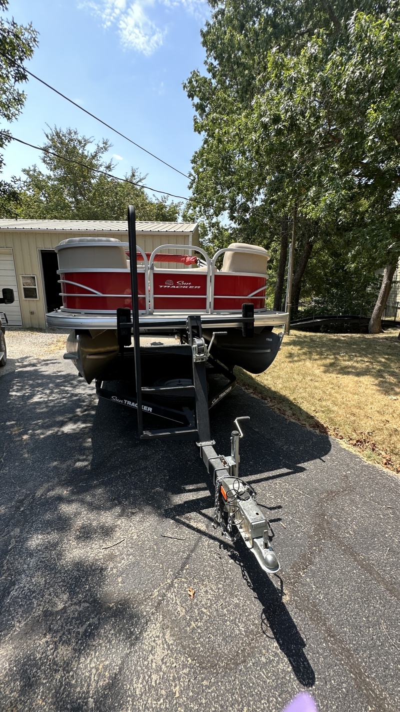 SunTracker Pontoon Boats For Sale by owner | 2016 22 foot Sun Tracker Party Barge 