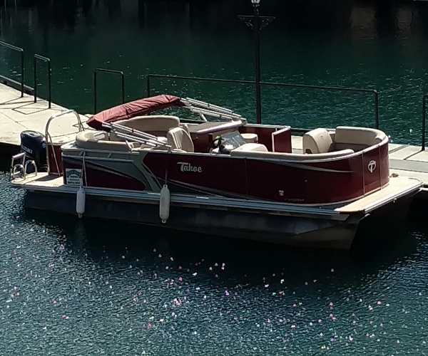 Pontoon Boats For Sale in Iowa by owner | 2015 24 foot Tahoe LT Entertainer