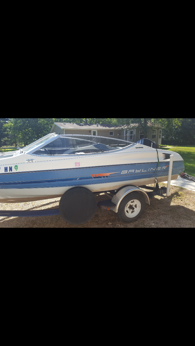 Ski Boats For Sale in Illinois by owner | 1992 18 foot Bayliner Capri