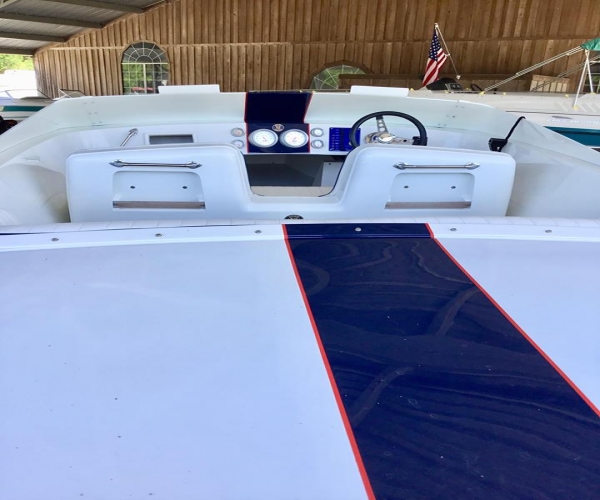 Used Boats For Sale by owner | 1986 22 foot DONZI Hornett III 