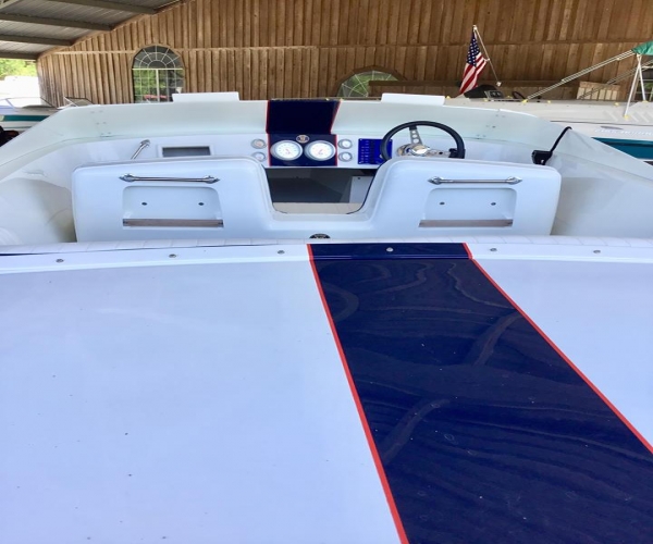 High Performance Boats For Sale in Florida by owner | 1986 22 foot DONZI Hornett III 