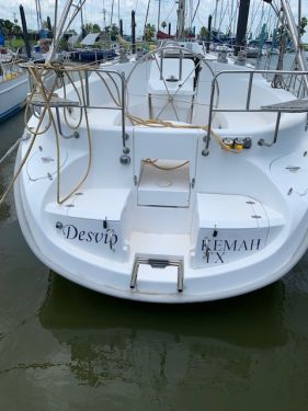 2001 Hunter 460 Sailboat for sale in Clear Lake Shores, TX - image 2 