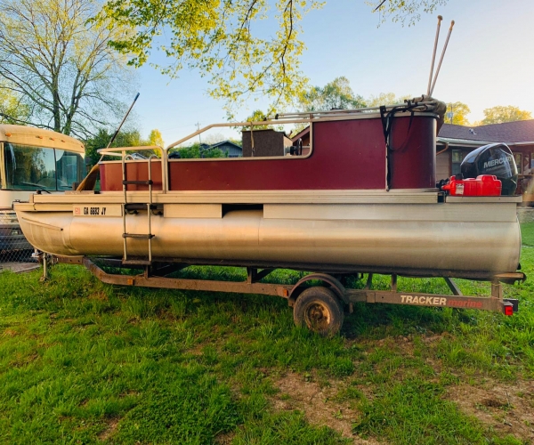 1988 20 foot Tracker Bass buggy Pontoon Boat for sale in Ft Oglethorpe, GA - image 2 