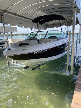 2016 Chaparral 19 H2O Sport Deluxe Power boat for sale in Hickory Crnrs, MI Used Chaparral 19 H2O Sport Deluxe Boats For Sale by owner | 2016 Chaparral 19 H2O Sport Deluxe