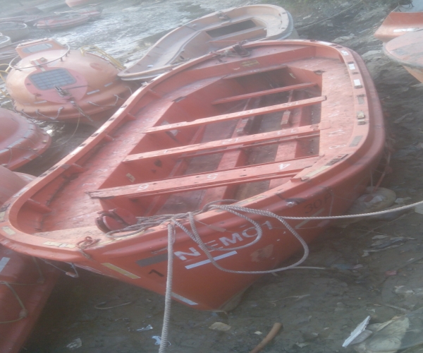 Used Boats For Sale in Bangladesh by owner | 2000 8 foot collect from ship yard open type