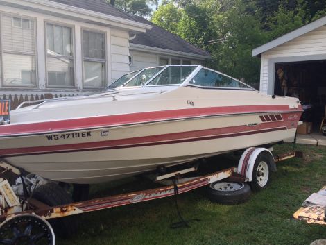 Used Boats For Sale in Milwaukee, Wisconsin by owner | 1986 20 foot Sea Ray Cuddy
