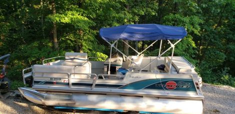 Power boats For Sale in St. Louis, Missouri by owner | 1998 Tracker Party Barge 21 Signature