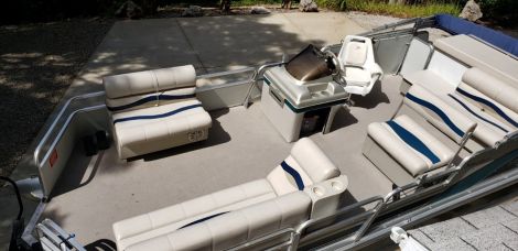 1998 Tracker Party Barge 21 Signature Power boat for sale in House Springs, MO - image 3 