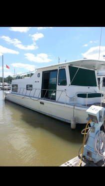 Used Houseboats For Sale in Kentucky by owner | 1973 43 foot burnscraft burnscraft
