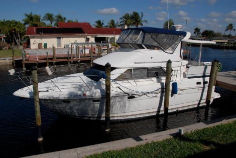 Used Motoryachts For Sale in North Port, Florida by owner | 1998 Cruisers Yachts 3650AC