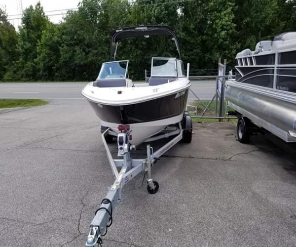 Used Boats For Sale in Huntsville, Alabama by owner | 2015 21 foot Chaparral chap